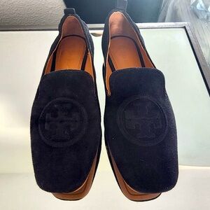 Tory Burch Leigh Elastic Black Suede Loafers size 7.5 runs like 7 w.Imperfection